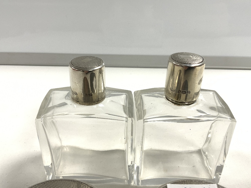 TWO PAIRS OF HALLMARKED SILVER TOP SCENT BOTTLES AND JARS, BIRMINGHAM 1937. - Image 3 of 5