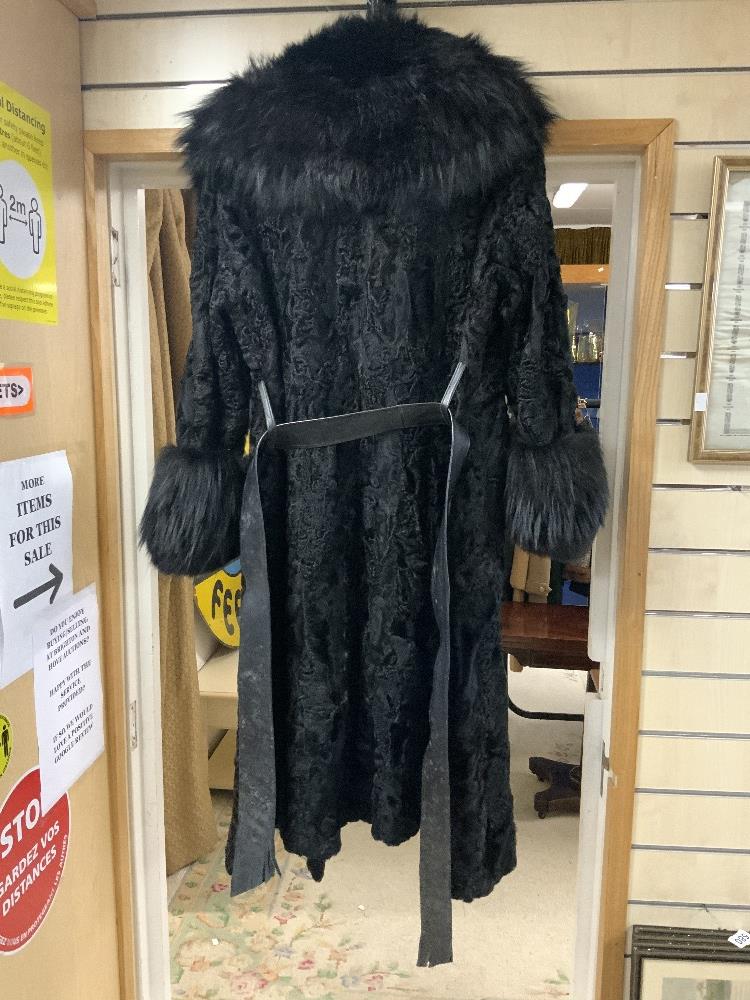 A VINTAGE FULL-LENGTH BLACK ASTRACAN AND FUR COAT, UK SIZE MEDIUM - Image 3 of 3