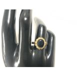 VINTAGE 375 GOLD RING WITH A SINGLE BLACK STONE SIZE O