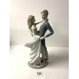 A LLADRO FIGURE - LOVE YOU TRULY, 37CMS.