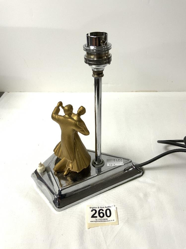 CHROME ART DECO TABLE LAMP WITH TWO FIGURES DANCING ON THE BASE - Image 3 of 4