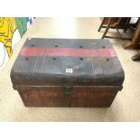 A VINTAGE PAINTED TIN TRUNK, 70X50X46.