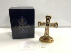 BOXED ROYAL CROWN DERBY CROSS IMARI PATTERN LIMITED EDITION NO 104 OF 2000 20.5CM