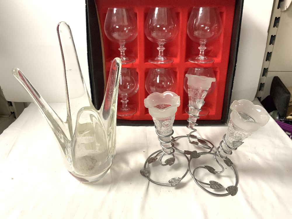 A SET OF SIX BRANDY GLASSES IN BOX, A PLATED AND GLASS 3 BRANCH EPERGNE, AND OTHER GLASSWARE. - Image 5 of 8