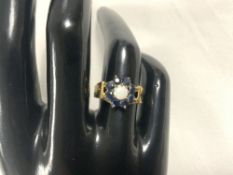 VINTAGE 375 GOLD RING WITH A CENTRAL OPAL SURROUNDED WITH SAPPHIRES SIZE N
