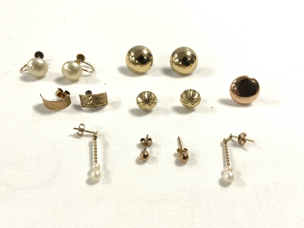 THREE PAIRS OF 375 GOLD EARRINGS SOME WITH PEARLS AND MORE - Image 4 of 6