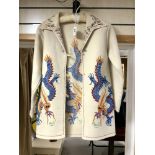 A VINTAGE CREAM CHINESE JACKET WITH DRAGON MOTIFS ON FRONT AND BACK, UK SIZE MEDIUM