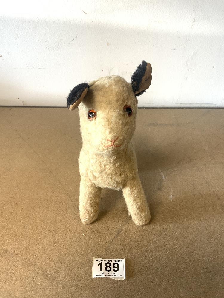 A VINTAGE STRAW-FILLED TOY LAMB WITH GLASS EYES. - Image 3 of 5