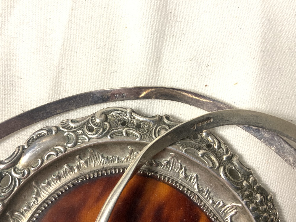 HALLMARKED SILVER BANGLE, SILVER AND TORTOISESHELL PIN TRAY, A 925 SILVER NECKLET AND A SILVER - Image 4 of 4