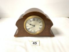 A SMALL EDWARDIAN INLAID MAHOGANY MANTEL CLOCK, WITH A SILVERED DIAL.