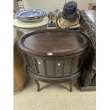 REPRODUCTION MAHOGANY OVAL DISPLAY CABINET WITH GLASS PANELS, ON CABRIOLE LEGS, 70X48X76.