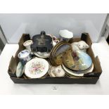 A QUANTITY OF MIXED CERAMICS, INCLUDES AYNSLEY PLATE, PARAGON, SPODE AND MORE.