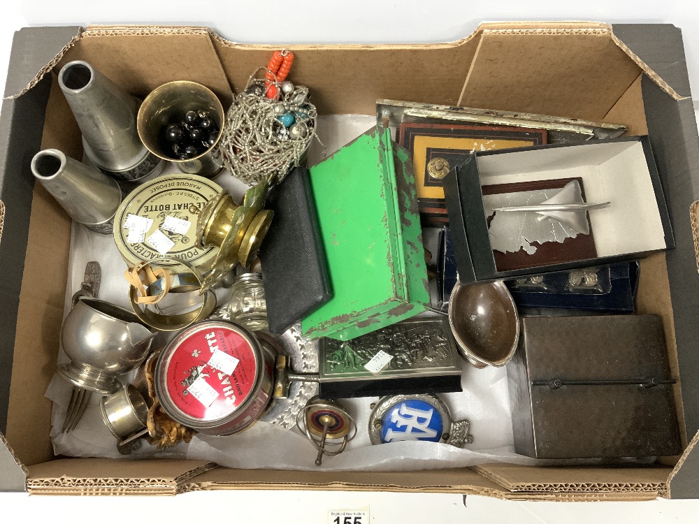 TWO NORWEGIAN PEWTER VASES, ORNATE BRASS INKWELL, PLATED WARES, RAC CAR BADGE AND MORE. - Image 2 of 6