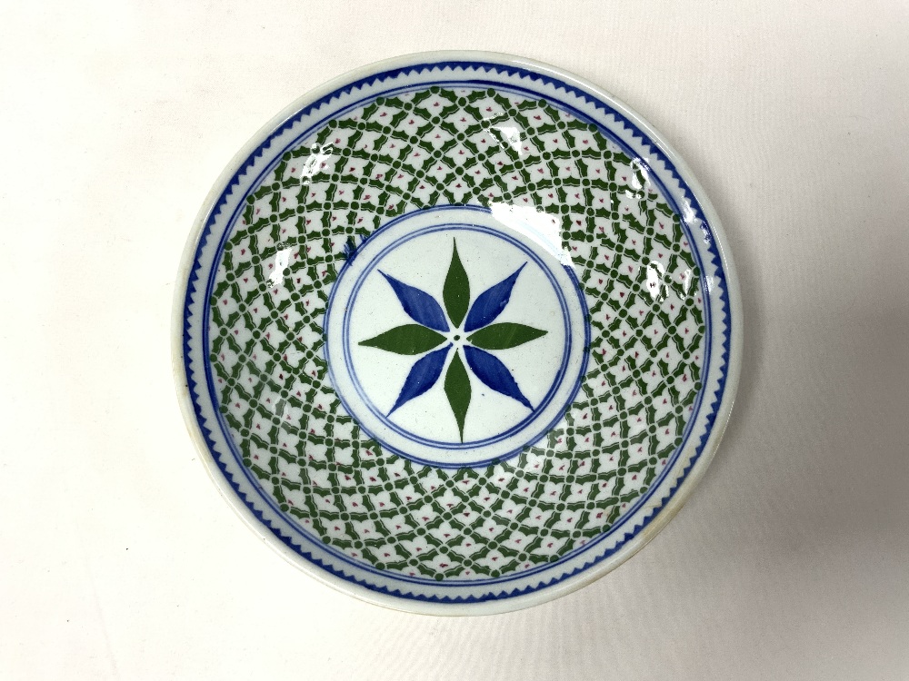 ORIENTAL BLUE GREEN DECORATED SHALLOW BOWL, 23 CMS. - Image 3 of 4