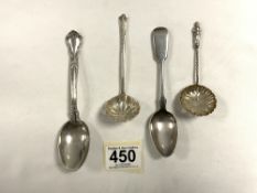 TWO EDWARDIAN SILVER PIERCED SIFTER SPOONS, AND TWO HALLMARKED SILVER TEA SPOONS, 79 GRAMS.