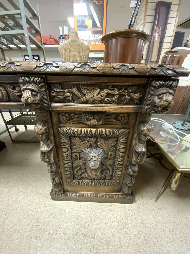 A VICTORIAN CARVED OAK LIONS HEAD AND FIGURE DECORATED PEDESTAL SIDEBOARD, 216X70X90. - Image 7 of 7