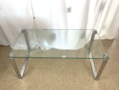 A 1980s RECTANGULAR CHROME GLASS TOP COFFEE TABLE, 120X60.