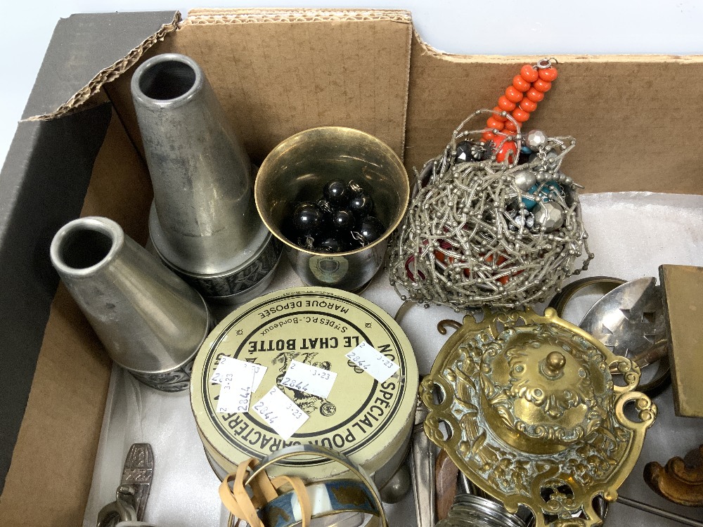 TWO NORWEGIAN PEWTER VASES, ORNATE BRASS INKWELL, PLATED WARES, RAC CAR BADGE AND MORE. - Image 6 of 6