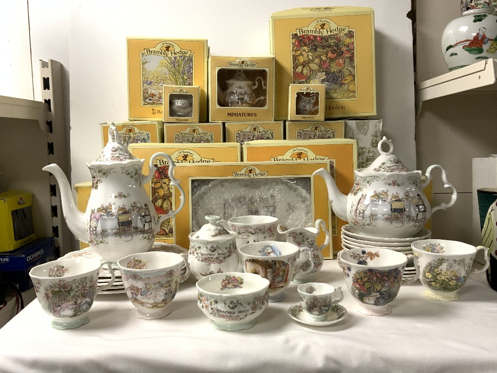 ROYAL DOULTON - BRAMBLY HEDGE, TWENTY THREE PIECES, INCLUDES - COFFEE AND TEA POTS, 10 SEASONS - Image 4 of 7