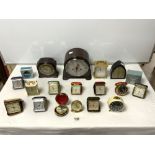 TWO 1940s SMITHS BAKERLITE MANTLE CLOCKS, A NEWHAVEN ARTLARM LANCET SHAPE CLOCK, AND A QUANTITY OF