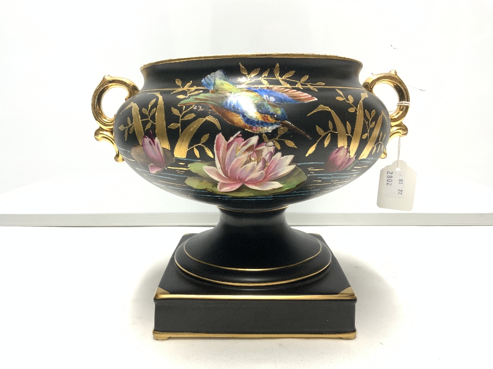 LARGE CERAMIC PEDESTAL TWIN HANDLE BOWL DECORATED WITH A KINGFISHER AND FLOWERS 22CM - Image 2 of 5
