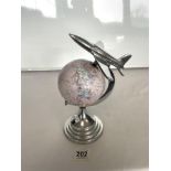 A 1950s VINTAGE ALUMINIUM JET FIGHTER TABLE GLOBE, 30 CMS.