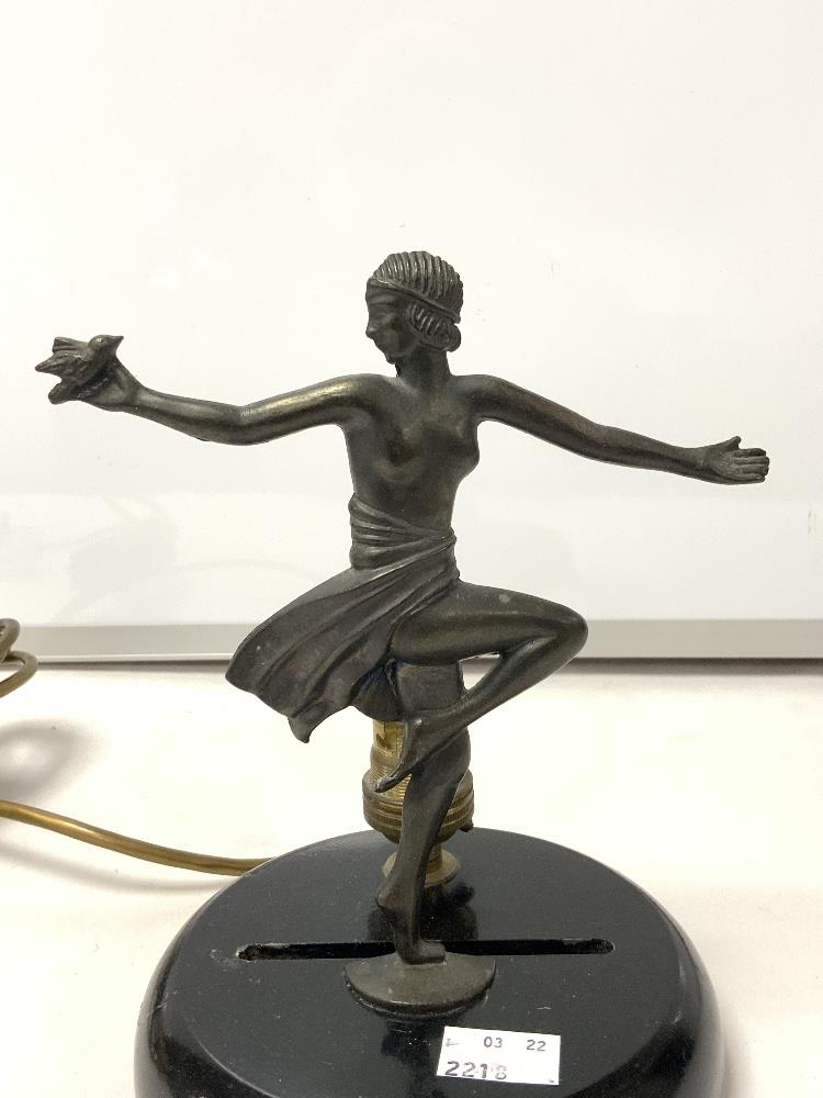 A FRENCH ART DECO SPELTER DANCING LADY TABLE LAMP, (LOEVSKY & LOEVSKY WHITE METAL CASTINGS),20 CMS. - Image 2 of 5
