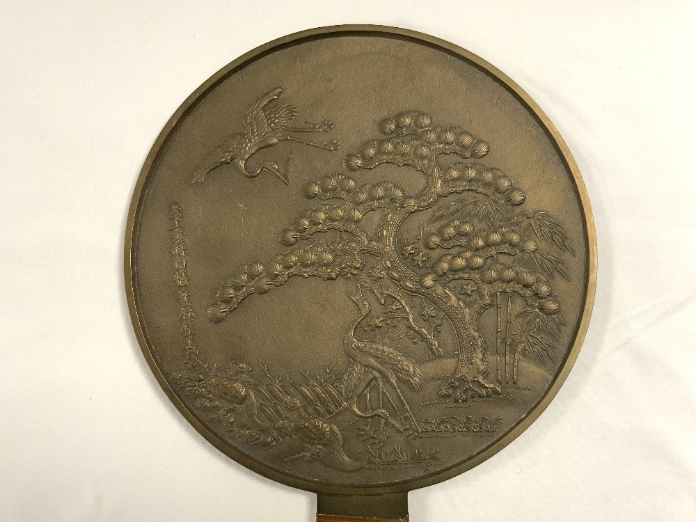 A JAPANESE BRONZE MIRROR WITH RELIEF OF CRANES, 28 CMS DIAMETER. - Image 2 of 8