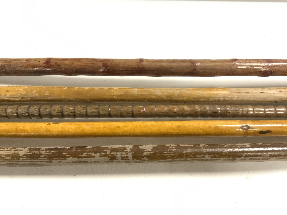 FIVE VINTAGE WALKING STICKS/CANES ONE WITH A SILVER SLEEVE - Image 5 of 5