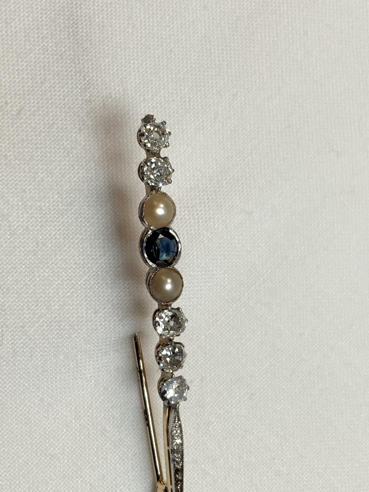 VINTAGE A/F DIAMOND PEARL WITH BLUE STONE BROOCH UNMARKED YELLOW METAL - Image 5 of 5