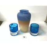 TWO HEAVY BLUE GLASS ENGRAVED TUMBLERS, AND AN ART GLASS COLOURED GLASS VASE, 25 CM.