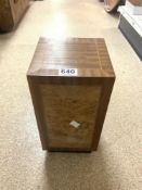 A BURR MAPLE AND MAHOGANY SQUARE BLOCK DISPLAY STAND, 18 CMS SQR X 35 TALL.
