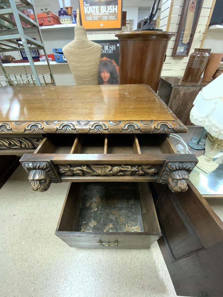 A VICTORIAN CARVED OAK LIONS HEAD AND FIGURE DECORATED PEDESTAL SIDEBOARD, 216X70X90. - Image 6 of 7