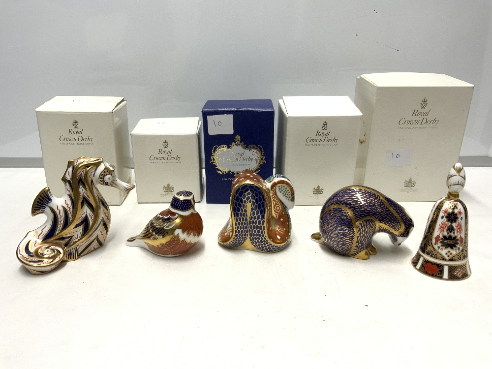 FIVE BOXED ROYAL CROWN DERBY PIECES CHAFFINCH, BADGER, SNAKE, SEAHORSE AND BELL - Image 3 of 4