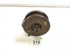 A VICTORIAN MAHOGANY AND BRASS FISHING REEL.