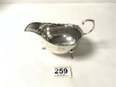 HALLMARKED SILVER OVAL SAUCEBOAT WITH CAST BORDERS ON PAD FEET BY MAPPIN AND WEBB 1935 122 GRAMS