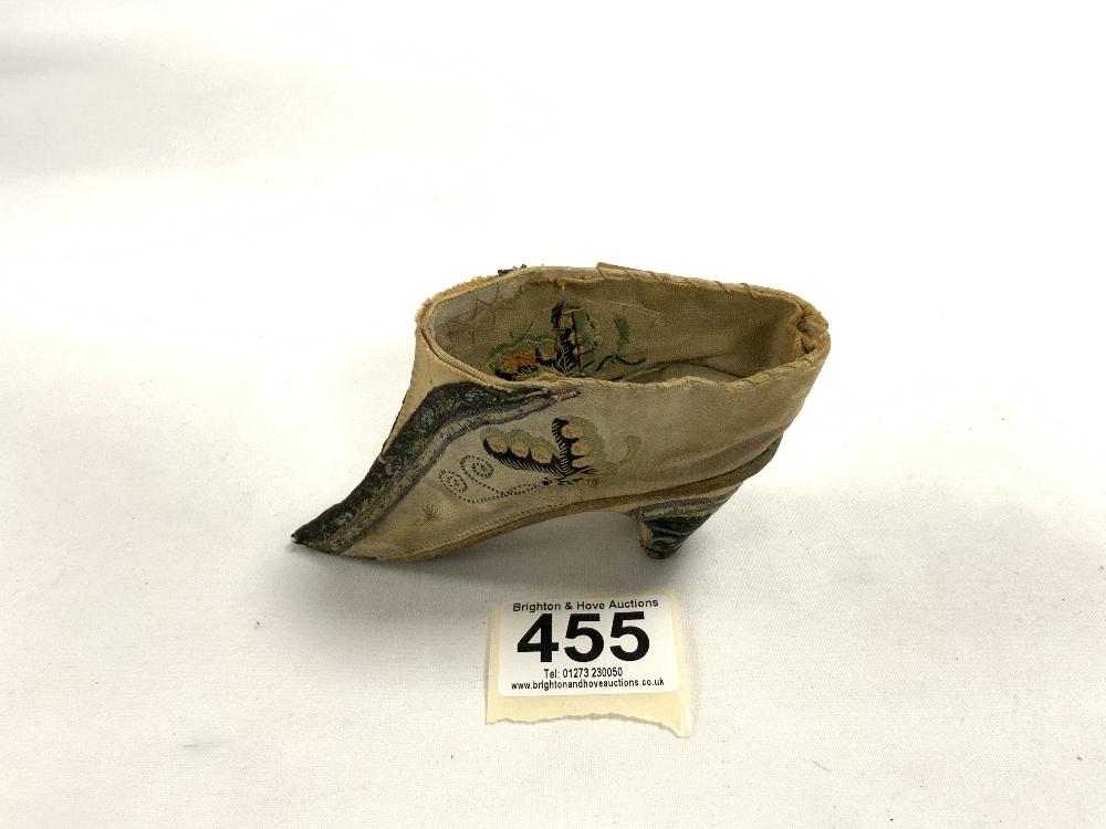 ANTIQUE CHINESE SILK DECORATED FOOT BINDING SHOE.