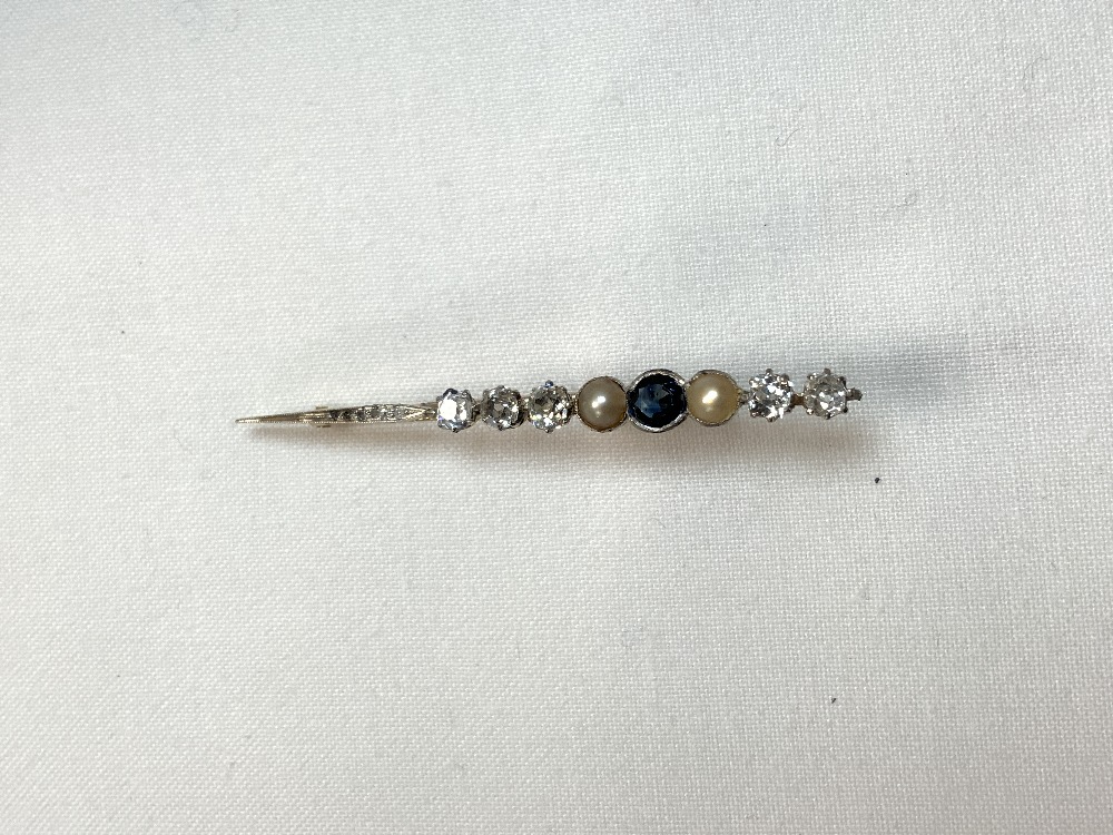 VINTAGE A/F DIAMOND PEARL WITH BLUE STONE BROOCH UNMARKED YELLOW METAL - Image 2 of 5