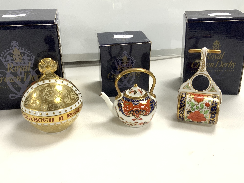 BOXED ROYAL CROWN DERBY CORONATION ORB,GARDEN ROLLER,GARDEN BENCH,KETTLE,THIMBLE AND TREE OF LIFE - Image 3 of 5