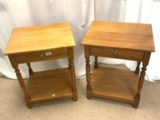 A PAIR OF REPRODUCTION SINGLE-DRAWER SIDE TABLES ON TURNED SUPPORTS.50 X 40 X 64 CM.