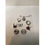 925 SILVER SCENT BOTTLE FUNNEL WITH THREE 925 SILVER DRESS RINGS AND TWO 925 SILVER BROOCHES AND A