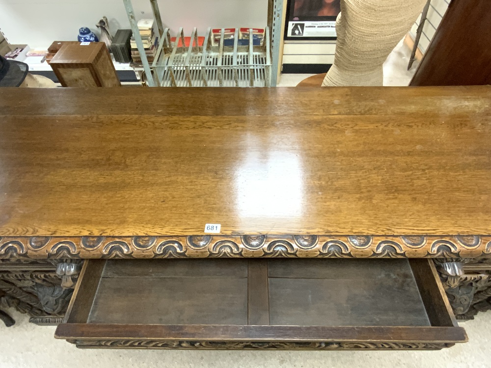 A VICTORIAN CARVED OAK LIONS HEAD AND FIGURE DECORATED PEDESTAL SIDEBOARD, 216X70X90. - Image 5 of 7