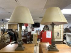 A PAIR OF BRASS CORINTHIAN COLUMN TABLE LAMPS AND SHADES, 40 CMS.