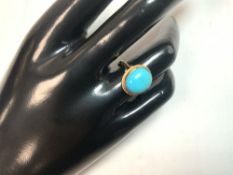 375 GOLD RING WITH A TURQUOISE COLOURED STONE SIZE N