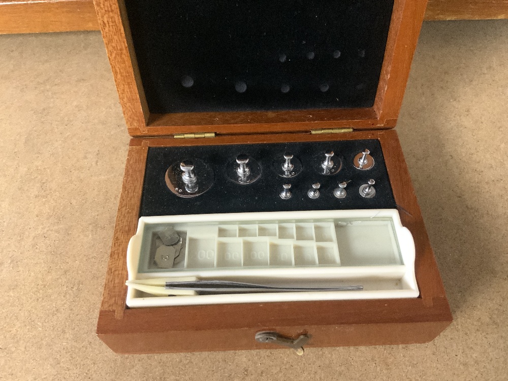 A SET OF CHEMISTS SCALES IN A GLAZED MAHOGANY CABINET, AND SET WEIGHTS IN CASE MAKER A. GALLENKAMP & - Image 2 of 5