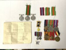 A GROUP OF THREE 1939 - 1945 CAMPAIGN MEDALS, 2 MINATURES, THREE DEFENCE MEDALS, A FRONTLINE BRITAIN