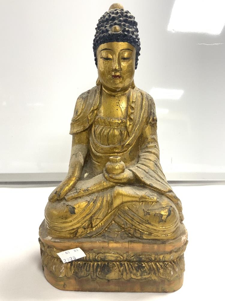 A GILDED WOODEN STATUE OF A BUDDHA, 30 CMS, ON A CARVED STAND. - Image 4 of 5