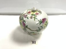 A CHINESE PORCELAIN NINE PEACH TREE PATTERN JAR AND COVER, 18CMS.