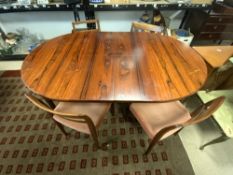 MID-CENTURY ROSEWOOD EXTENDING DINING TABLE WITH FOUR CHAIRS (THREE MATCHING AND ONE OTHER) TROEDS