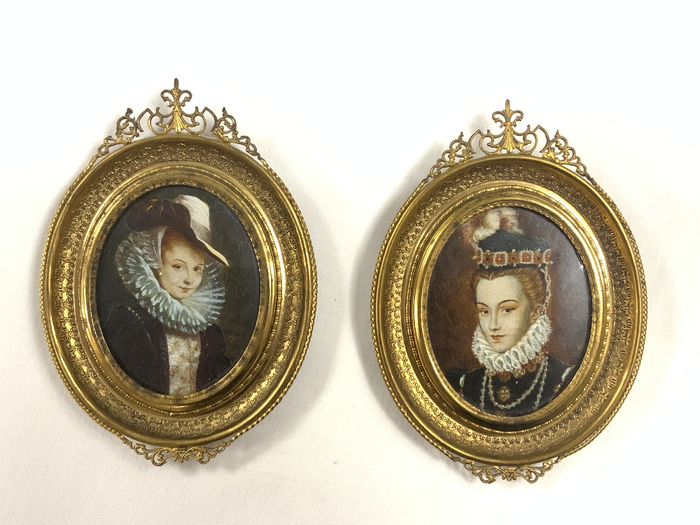 A PAIR OF OVAL PORTRAIT MINIATURES OF ELIZABETHAN LADIES, IN ORNATE BRASS FRAMES, 11X15 CM - Image 2 of 3